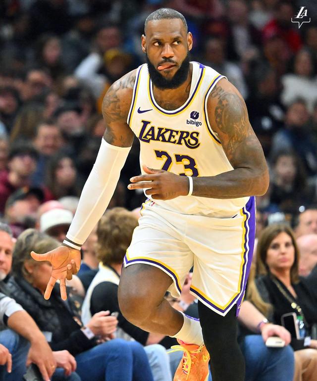 DFM碾压HKA，ShowMaker关键团战开团秒人强强对话入围赛，技惊四座的简单介绍