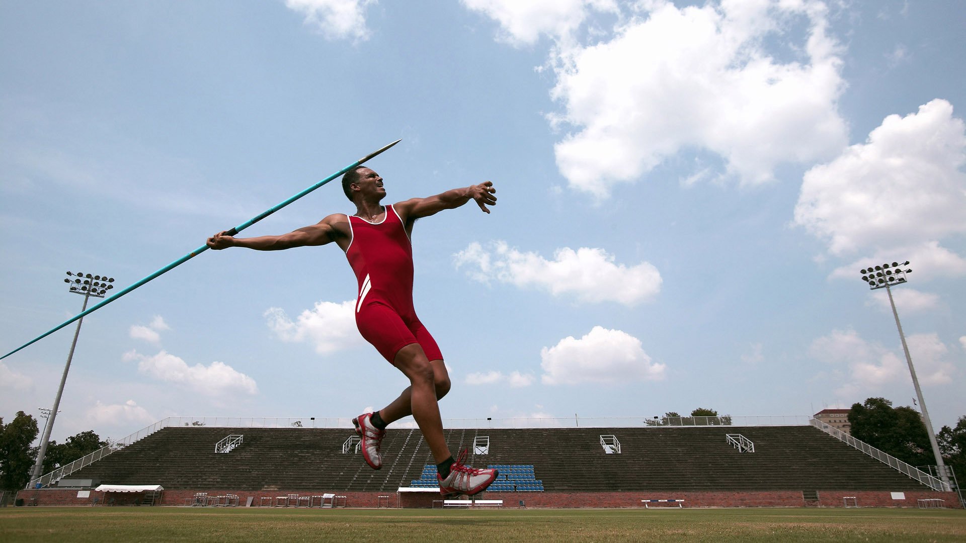 法国铁幕！里昂的窒息式防守如何让苏格兰足球在欧冠决赛夜彻底失语？